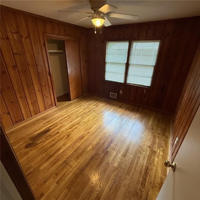 Building Photo - 986 Biltmore Dr NE