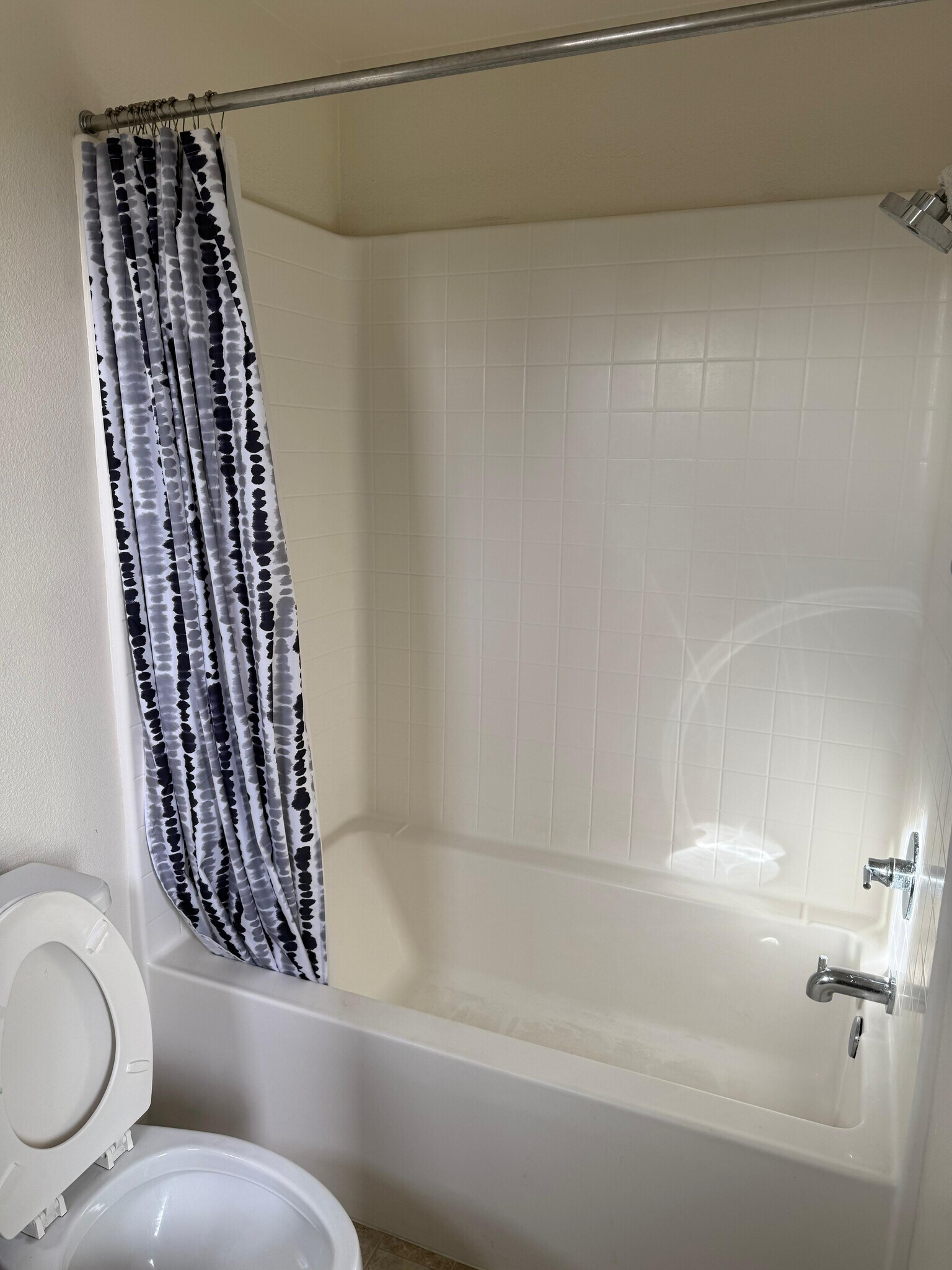 Building Photo - 335 N Fenimore Ave