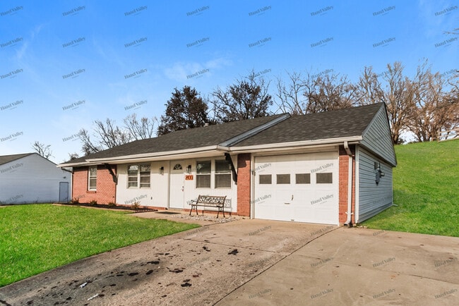 Building Photo - 2400 Mack Rd