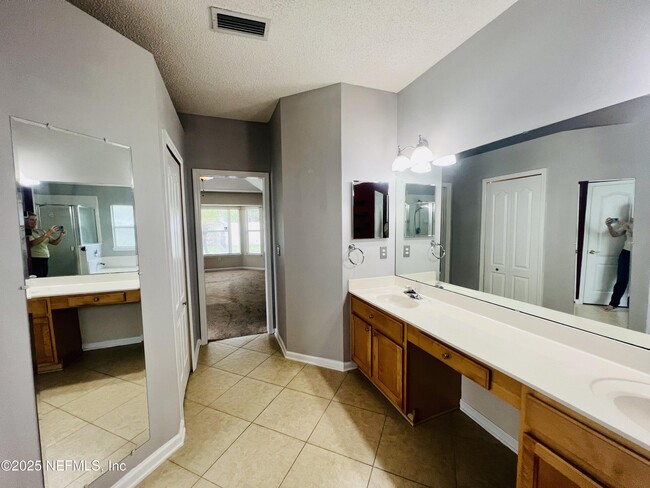 Building Photo - 9332 Beresford Ct