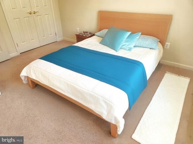 Building Photo - 917 Crestfield Dr