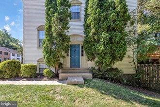 Building Photo - 5743 Burke Towne Ct