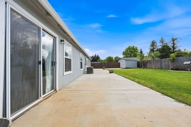 Building Photo - 3 Bedroom Home with RV/Boat Parking, Large Yard & Chicken Coop – Cul-de-Sac Location Near Kids Ki...