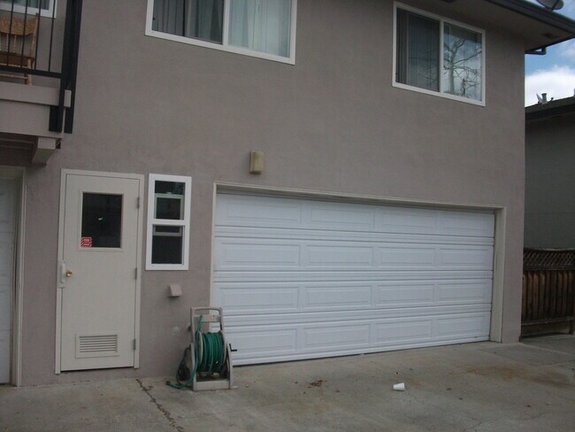 Building Photo - Remodeled 2 bedroom 1 bath