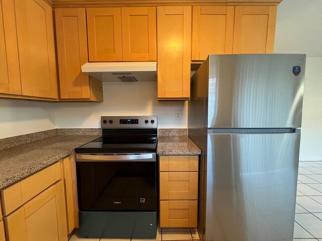 Building Photo - Duplex available in Little Saigon!