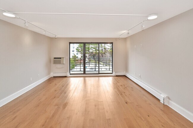 Building Photo - 125 Coolidge Ave