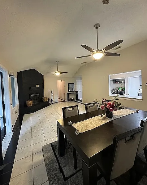 DINING ROOM/ LIVING ROOM - 1219 Lynn Ln