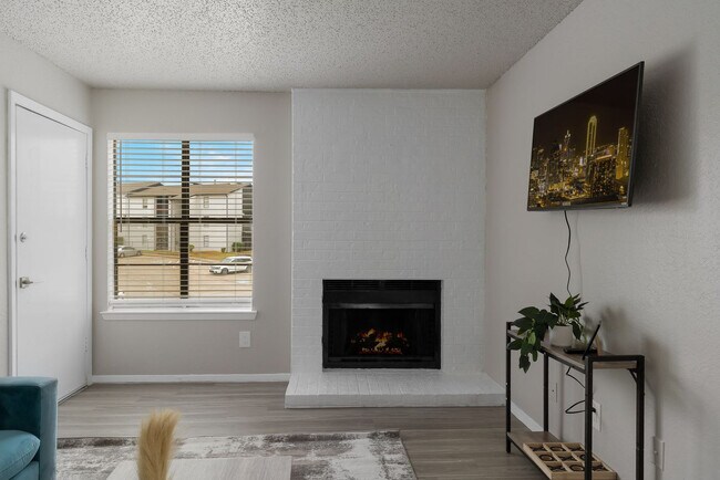 Building Photo - 2525 Thomason Cir