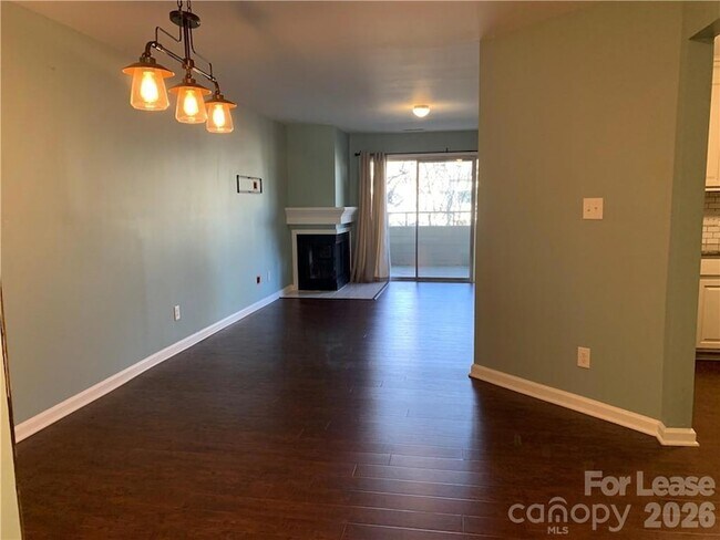 Building Photo - 2519 Stockbridge Dr