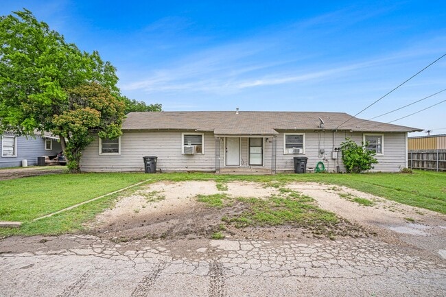 Primary Photo - 2-Bedroom Half-Duplex