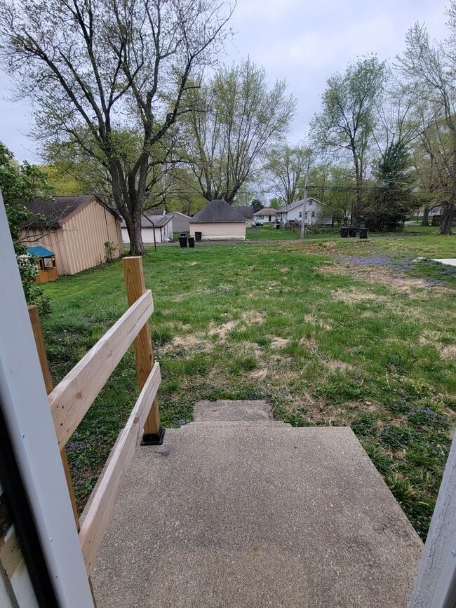 Building Photo - 1 Bedroom Single Family Home Available in June