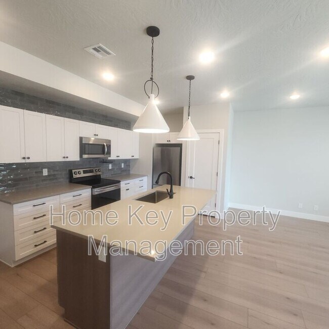 Building Photo - 3954 Razor Dr