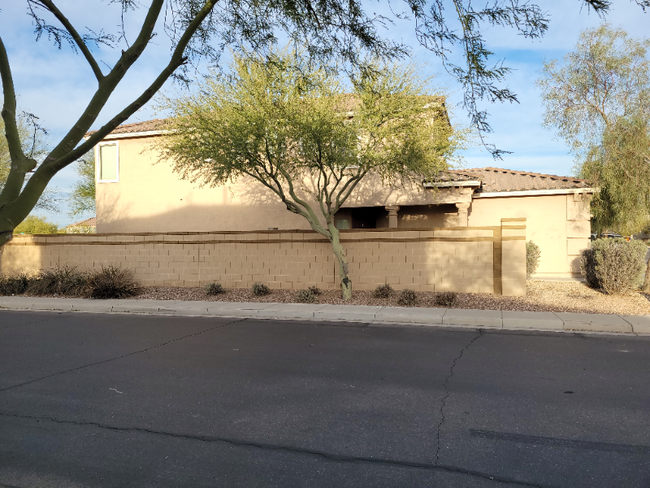 Building Photo - 40450 W Molly Ln
