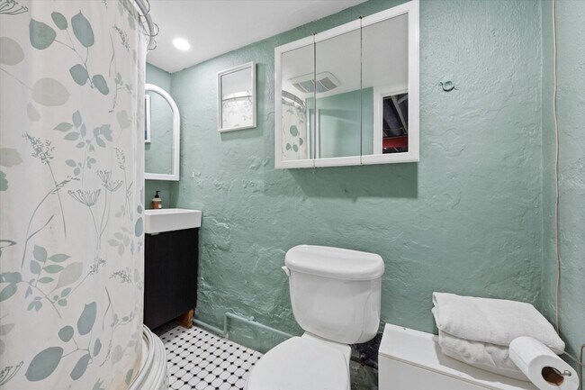 Building Photo - 201 Bowdoin Ave