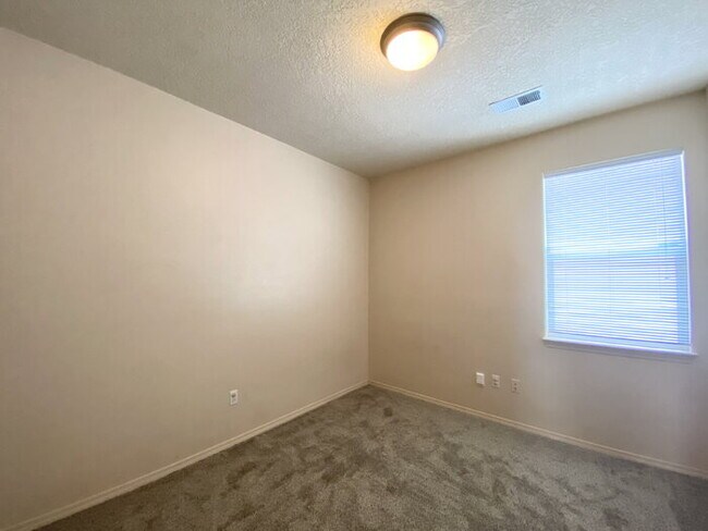 Building Photo - Spacious 3BR w/Office in the Cabezon Subdi...