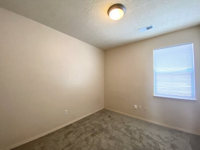 Building Photo - Spacious 3BR w/Office in the Cabezon Subdivion