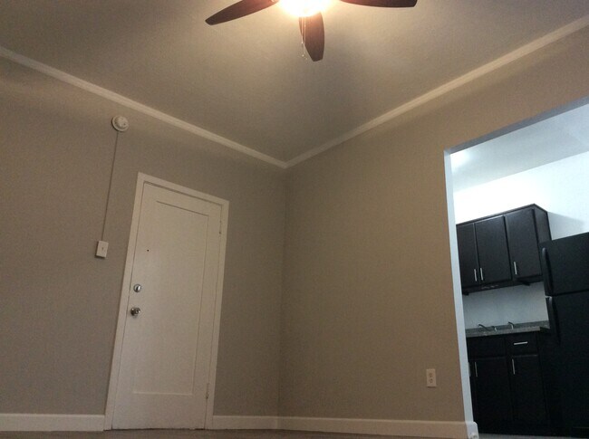 Ceiling Fan Light - 2222 Cambridge St