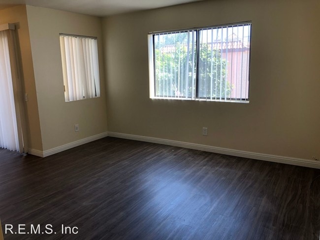 Building Photo - 860 W 165th Pl