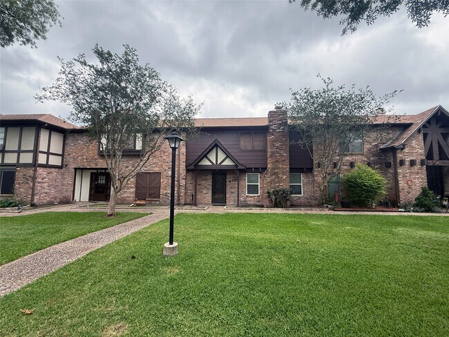 Building Photo - 4107 Vista Rd
