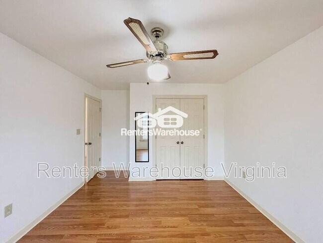 Building Photo - 352 Peace Haven Dr