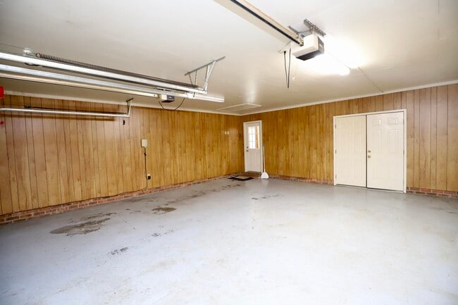 Building Photo - 1450 Morris Way Dr