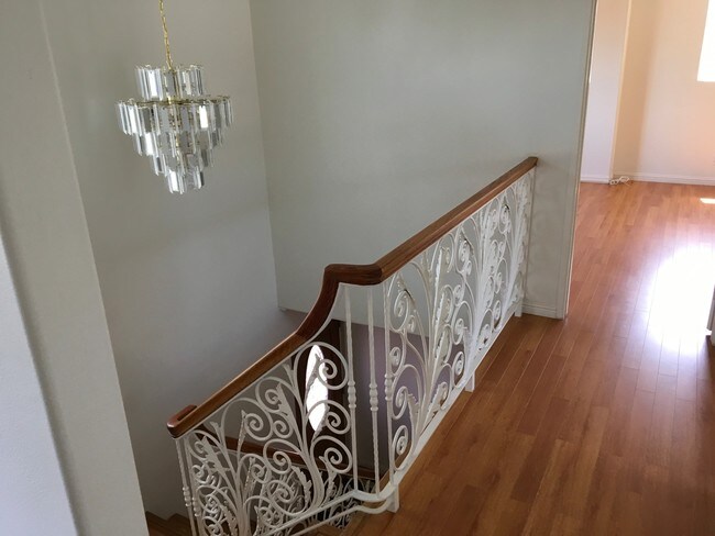 Building Photo - 923 Royal Oaks Dr