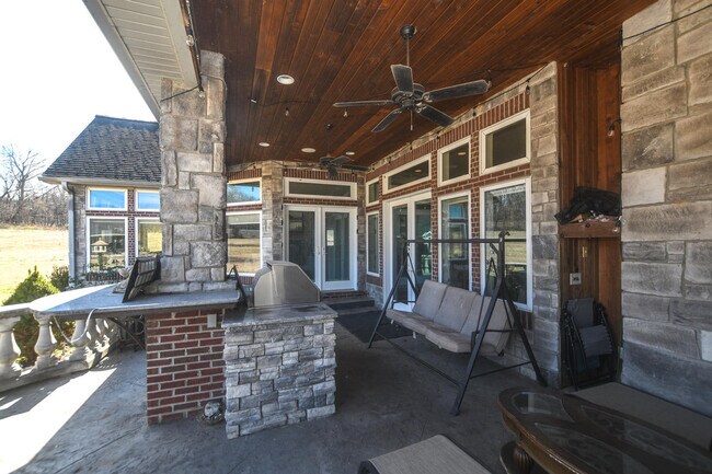 Building Photo - 21685 Merion Ct