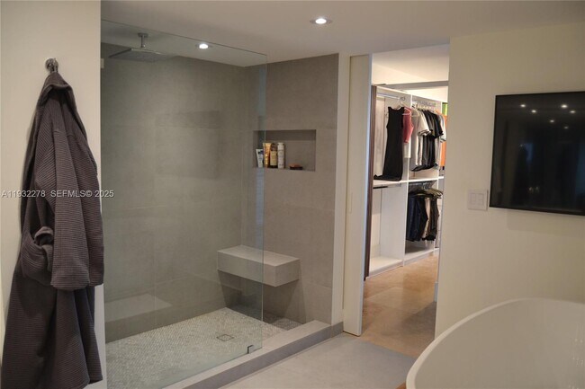 Building Photo - 11113 Biscayne Blvd