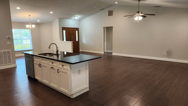 Building Photo - 326 Echo Pines Way