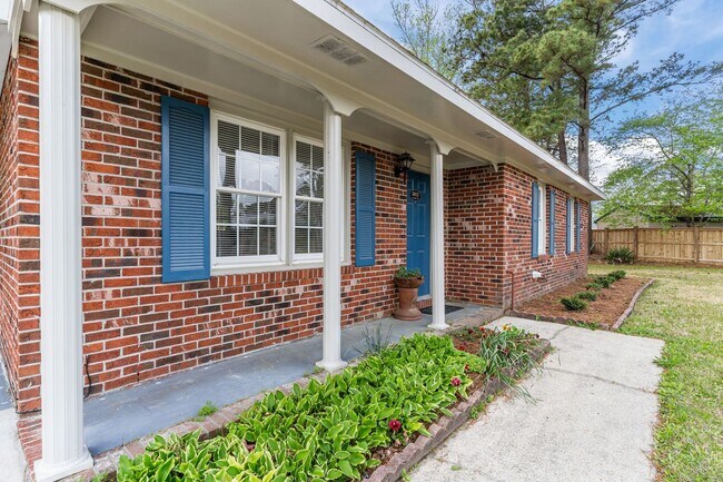 Building Photo - Pet-Friendly | Large Fenced Yard in North Wilmington