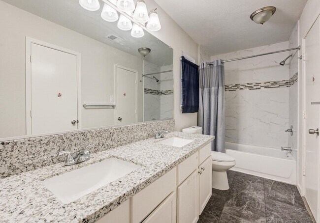 Building Photo - 11843 Sunny Stream Dr