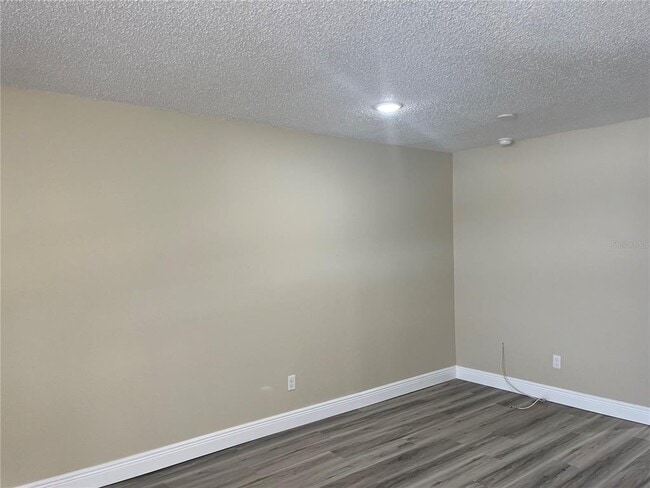Building Photo - 9105 Tudor Dr