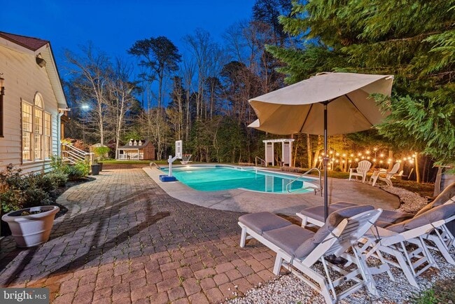 Building Photo - 301 Sturtons Ln