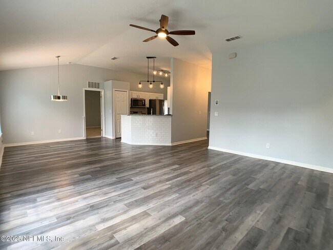 Building Photo - 3201 Deer Creek Dr