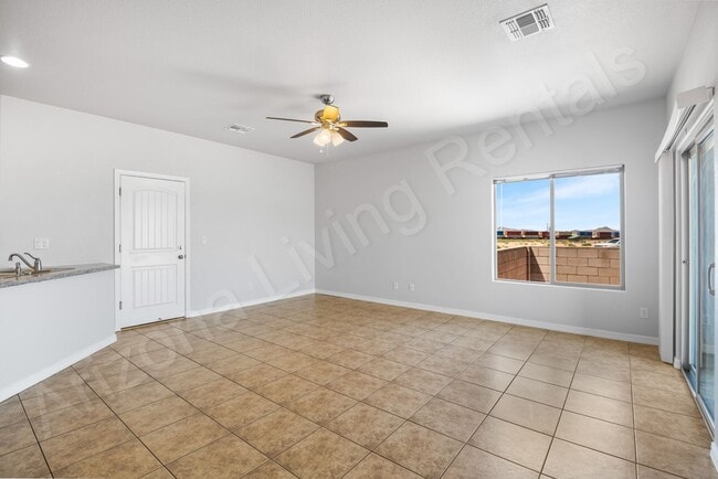 Building Photo - CHARMING TWO BEDROOM