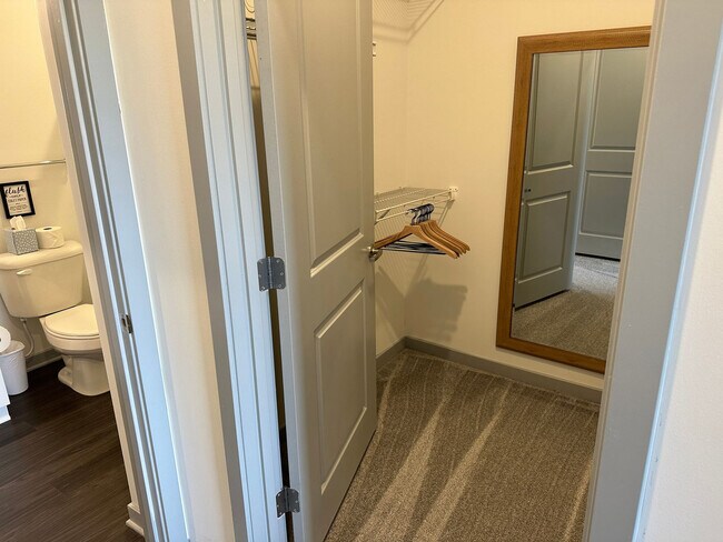 Building Photo - 5102 Aldersgate Dr