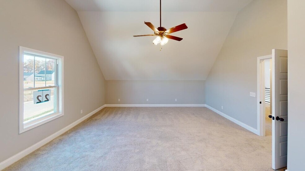 Building Photo - 221 Bluebell Dr