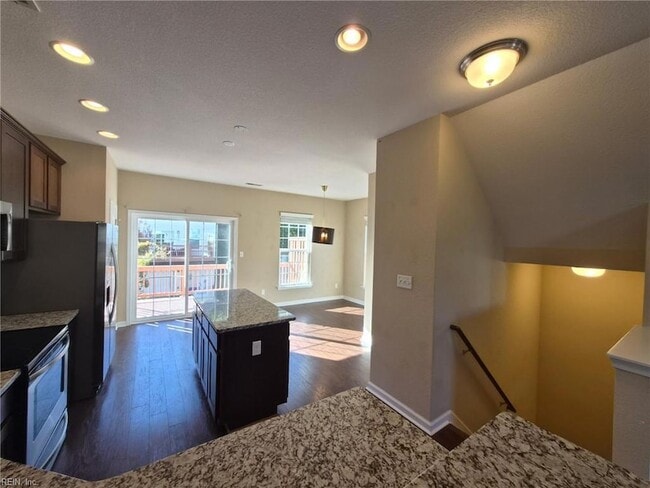 Building Photo - 279 Tigerlilly Dr