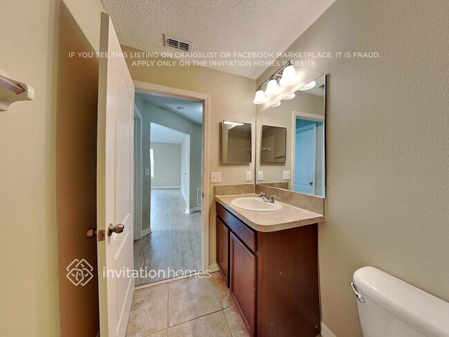 Building Photo - 1812 Oak Pond St