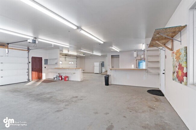Building Photo - Gorgeous Palmer Home!