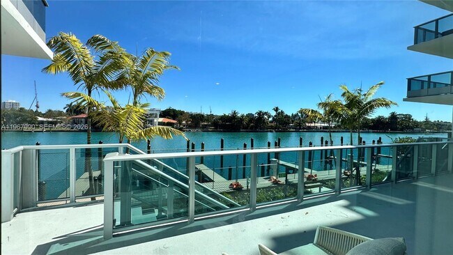 Building Photo - 9201 E Bay Harbor Dr