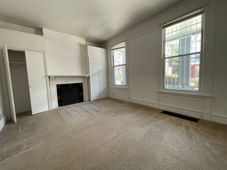 Building Photo - 212 Coltart Ave