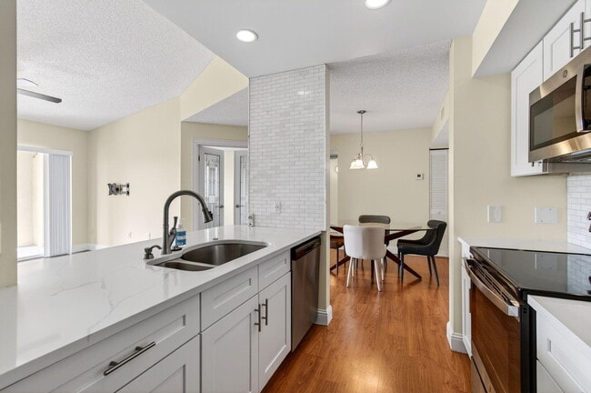 Building Photo - 157 Yacht Club Way