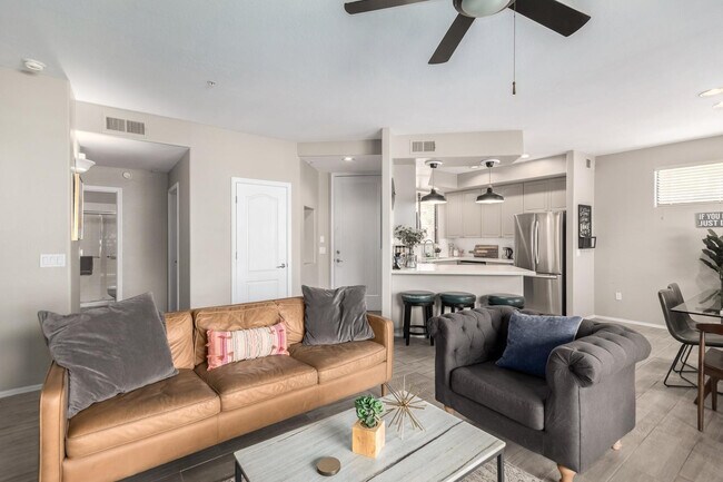 Building Photo - 705 W Queen Creek Rd