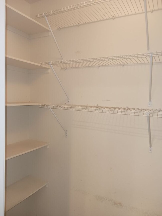 Building Photo - Resort-Style Amenities in Anthem Merrill Ranch!