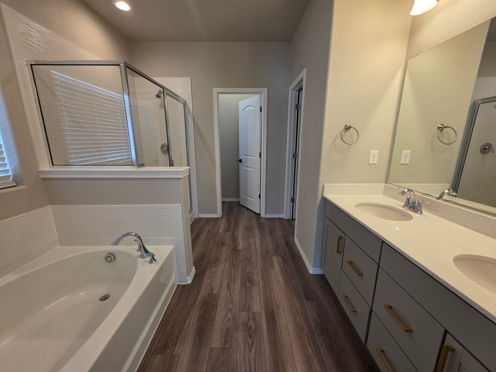 Building Photo - 10258 Sharon Springs Dr