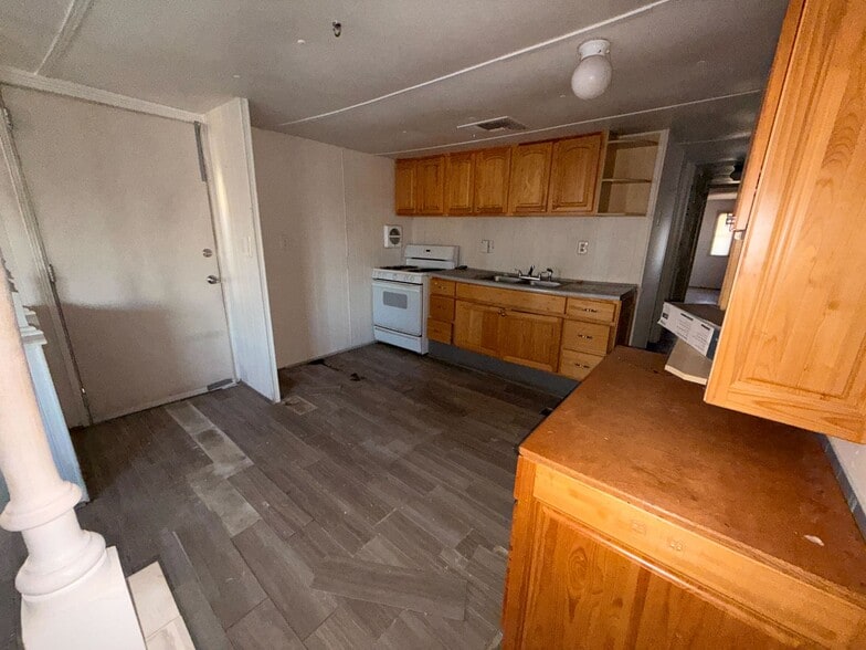 Building Photo - 3601 E Wyoming Ave