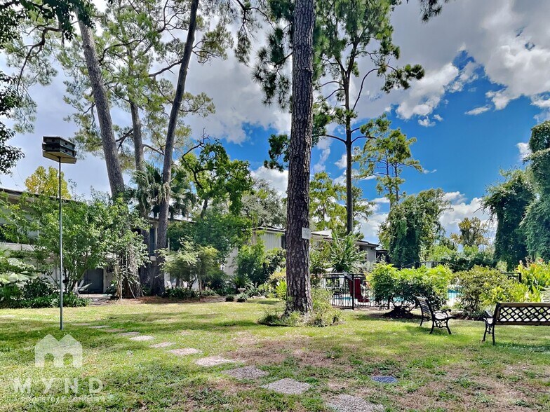 Building Photo - 8211 Katy Fwy