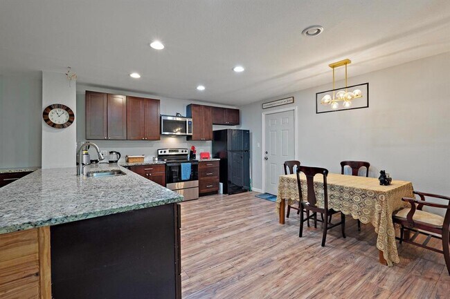 Building Photo - 119 N Kanaio Dr