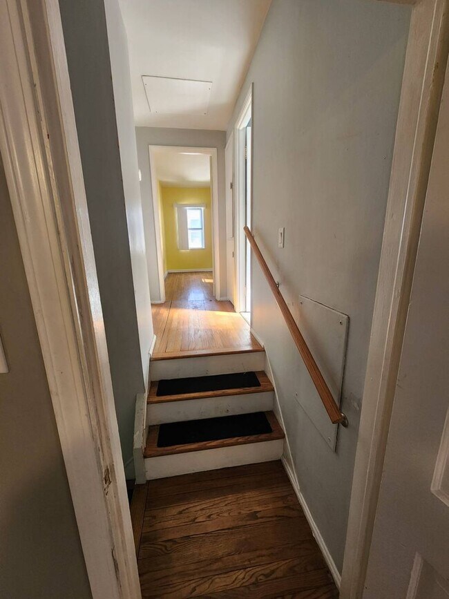 Building Photo - Charming 3-Bedroom Property in Prime Location